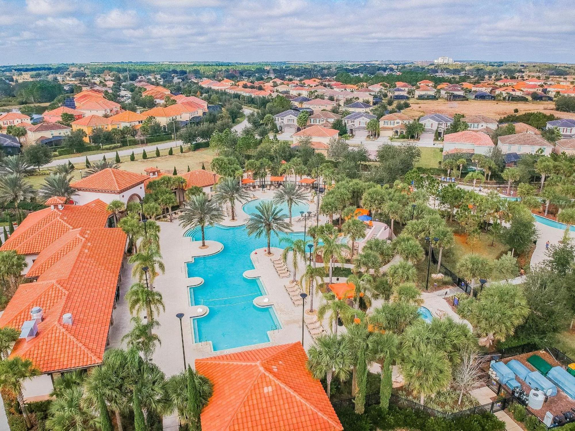 5B/4.5B Pool And Resort Davenport Exterior photo